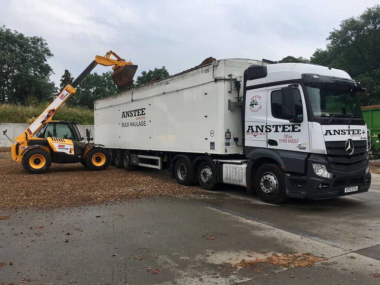 Above: Our top loading walking floor trailers provide an optimum bulk haulage solution 