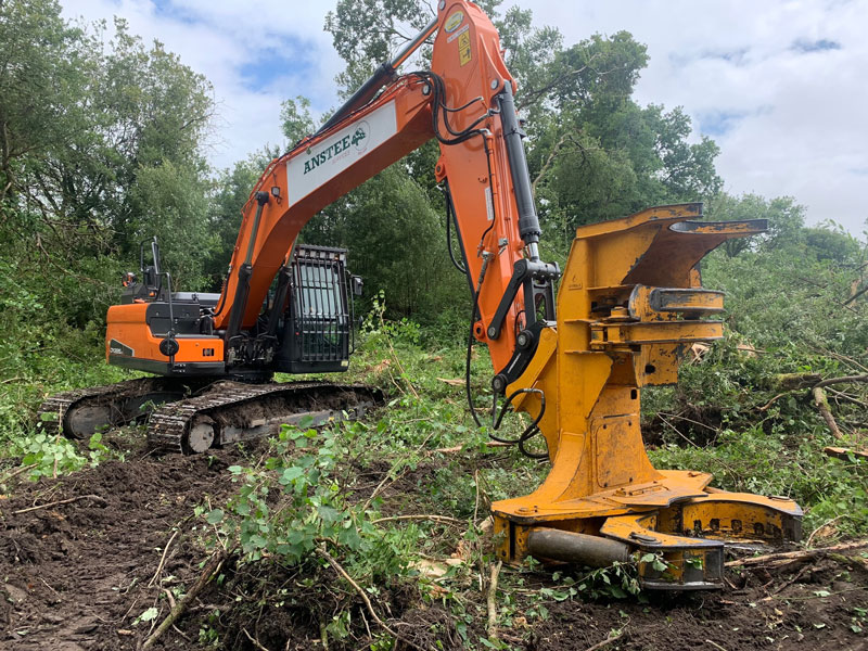 Above: Our whole tree shears allow safe, fast and efficient felling.