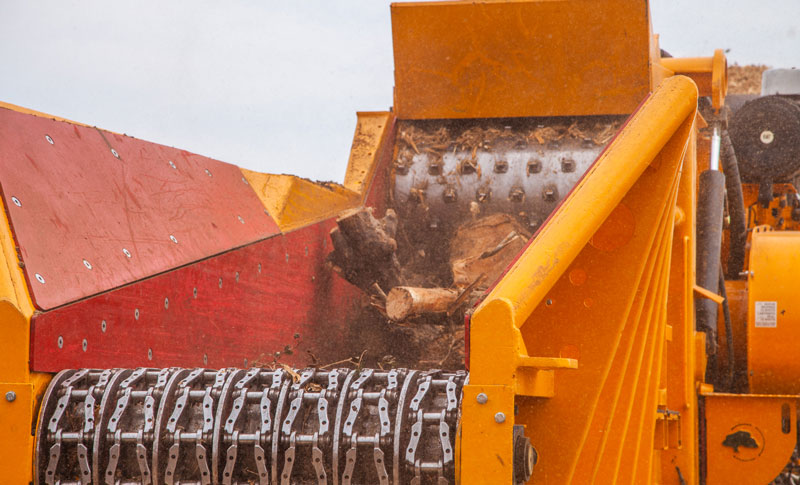 Above: Effortlessly grinding wood and many other types of waste, the CBI Magnum Force 5400BT Horizontal Grinder processes up to 100 tonnes per hour.