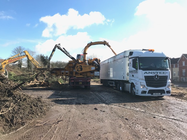 Mobile wood chipping